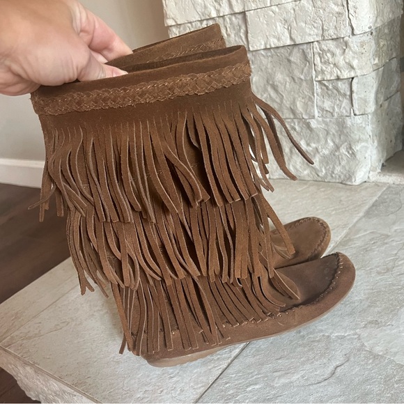 Minnetonka boots - Picture 5 of 10